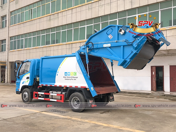 Garbage Compactor Truck FOTON - Tailgate Lifting